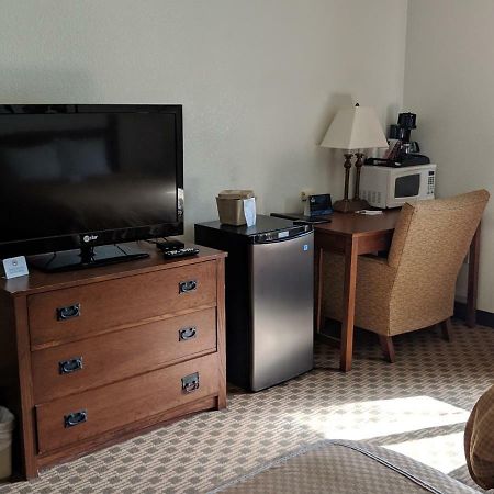 Boarders Inn And Suites By Cobblestone Hotels - Ripon מראה חיצוני תמונה
