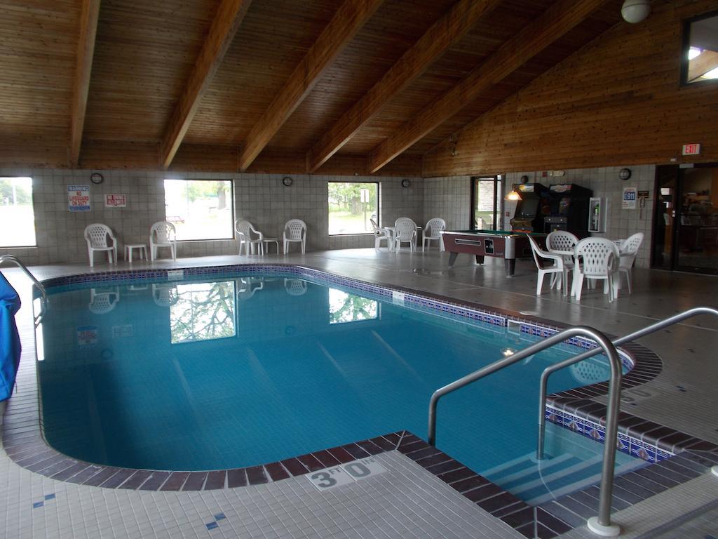 Boarders Inn And Suites By Cobblestone Hotels - Ripon מראה חיצוני תמונה
