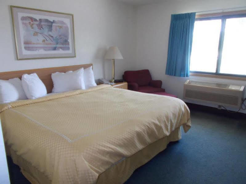 Boarders Inn And Suites By Cobblestone Hotels - Ripon מראה חיצוני תמונה