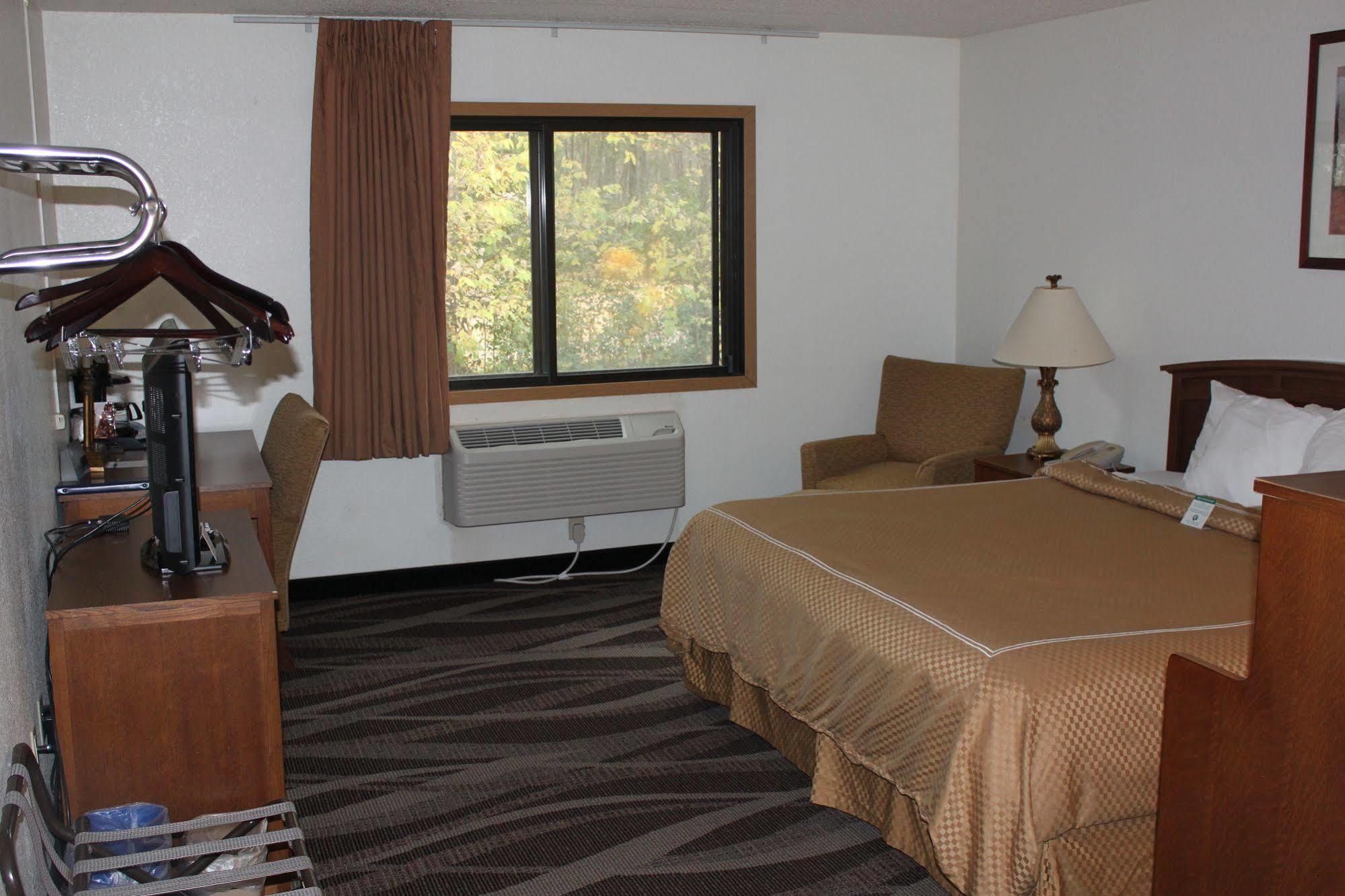 Boarders Inn And Suites By Cobblestone Hotels - Ripon מראה חיצוני תמונה