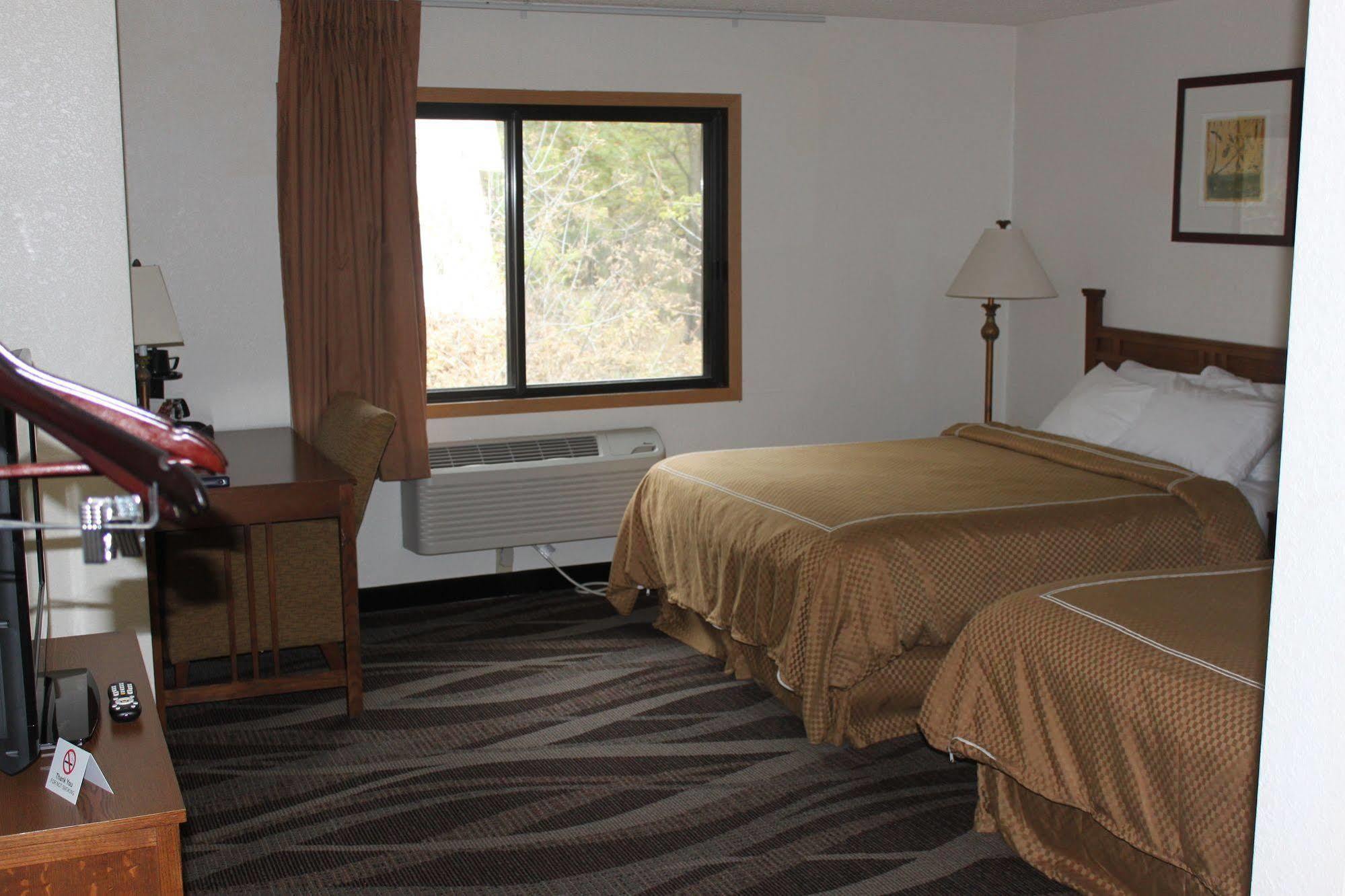 Boarders Inn And Suites By Cobblestone Hotels - Ripon מראה חיצוני תמונה