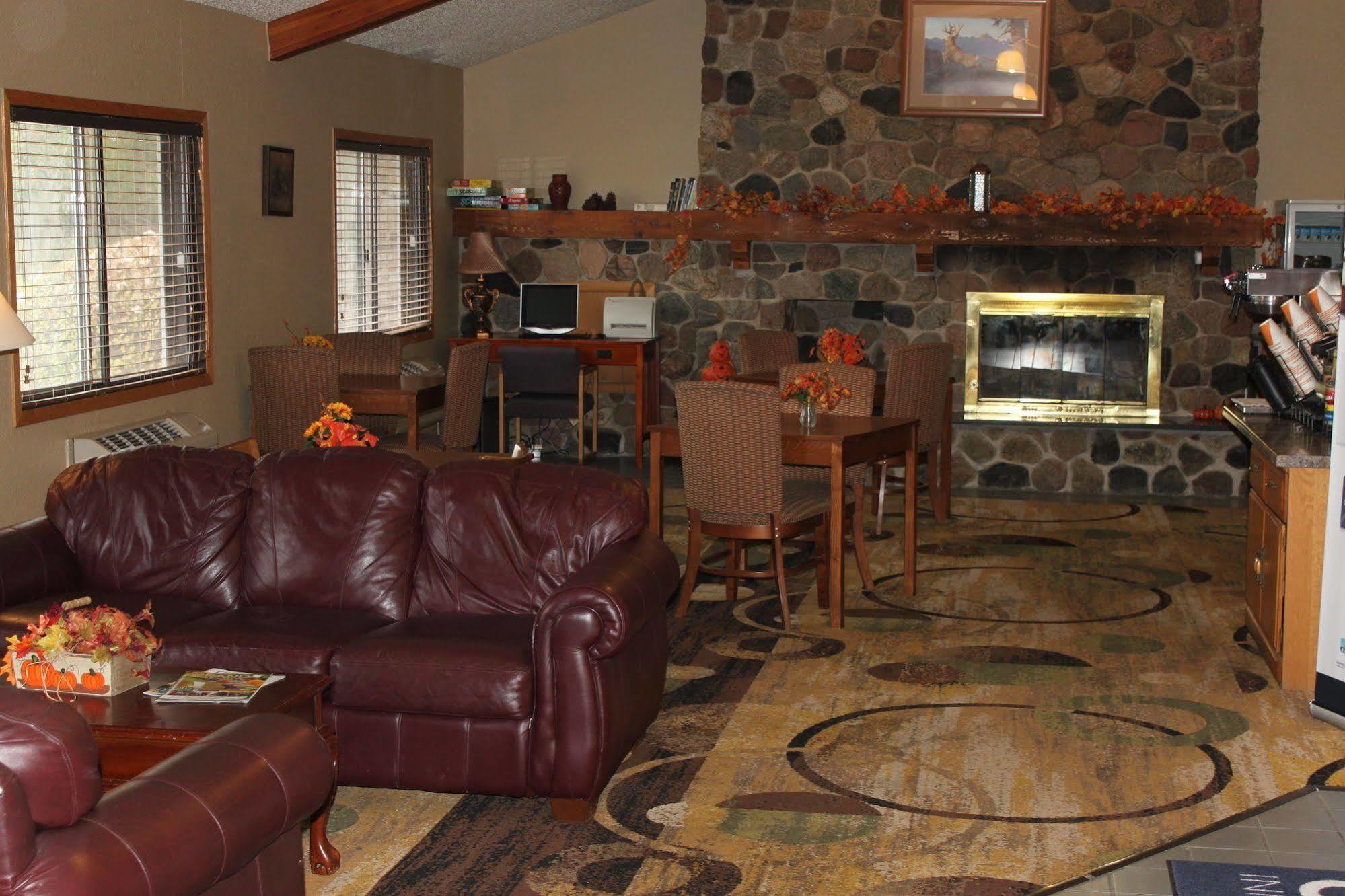 Boarders Inn And Suites By Cobblestone Hotels - Ripon מראה חיצוני תמונה