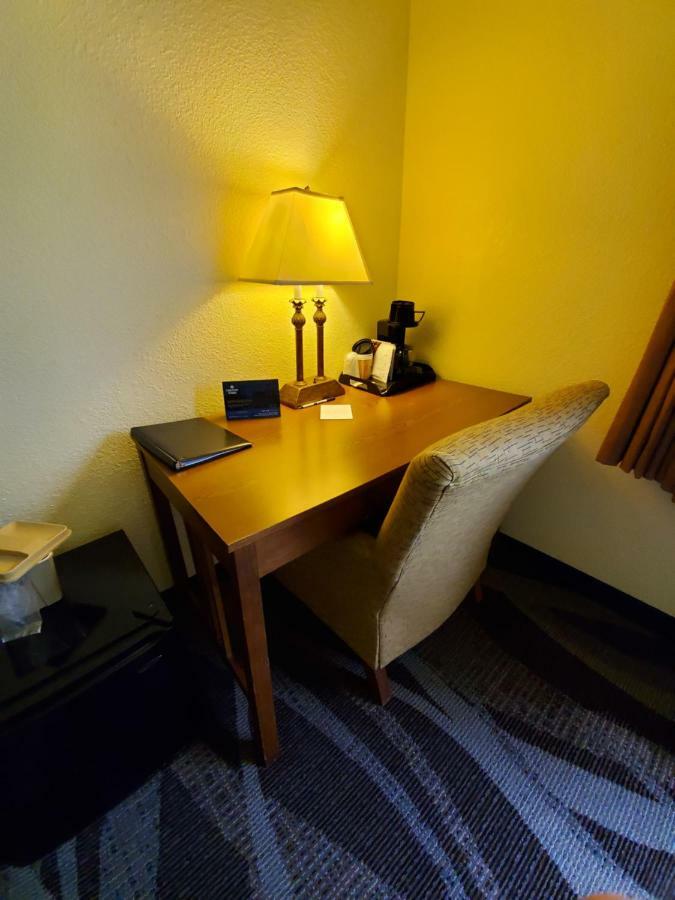 Boarders Inn And Suites By Cobblestone Hotels - Ripon מראה חיצוני תמונה