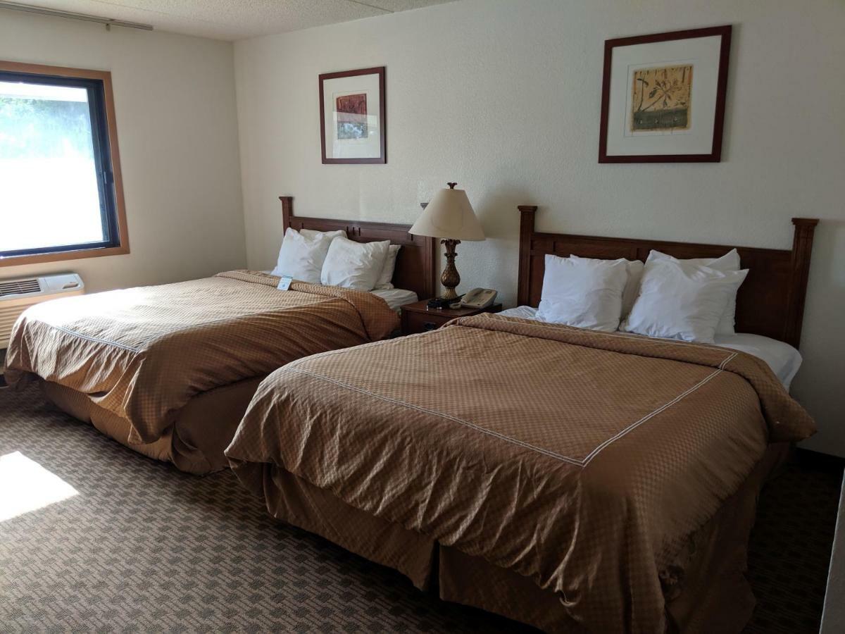 Boarders Inn And Suites By Cobblestone Hotels - Ripon מראה חיצוני תמונה